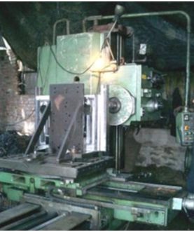 Horizontal boring machine in operation