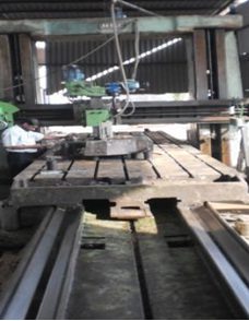 Vertical boring and milling machine